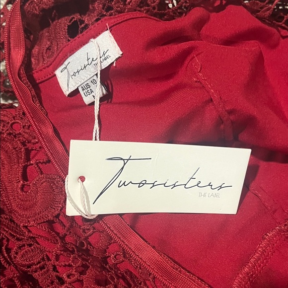 Twosisters Elegant Lace Dress in Deep Red - Picture 4 of 4